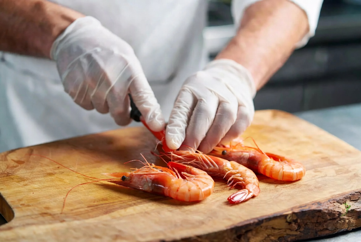 Lưu ngay cách chế biến tôm ngon mà không bị mất chất dinh dưỡng. Hướng dẫn chi tiết cách sơ chế, luộc, hấp tôm chuẩn vị và gợi ý các món tôm ngon dễ làm.